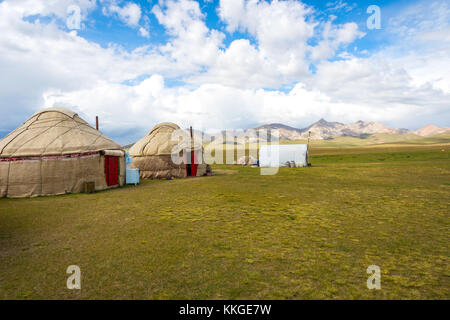 Jurten, typische nomad Häuser durch den Song Kul See, Kirgisistan Stockfoto