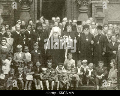 Eine Fotografie von Metropolita Pitirim, Bischof Leoncjusz von Bobruisk und Bischof Palladiusz von Lemberg in Warschau aus dem Jahr 1959, die einen wichtigen Moment in der Ostorthodoxen Kirche in Polen während des 20. Jahrhunderts festhalten. Stockfoto