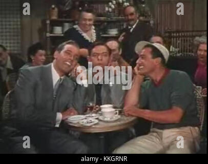 Georges Guetary, ein französischer Sänger und Schauspieler, und Gene Kelly, ein berühmter amerikanischer Tänzer und Schauspieler, sind beide für ihre Auftritte in klassischen Hollywood-Musicals bekannt. Stockfoto