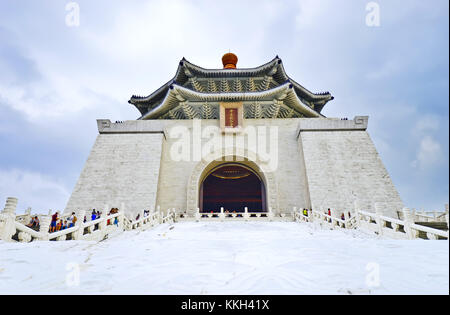 Taipei, Taiwan - 13 September, 2015: Blick von Chiang Kai-shek Memorial Hall in einem bewölkten Tag in Taipeh am 13. September 2015. Stockfoto