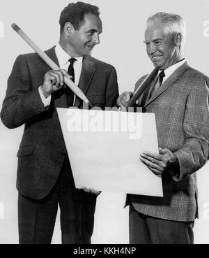 Bill Hanna und Joseph Barbera waren Pioniere in der Animation und schufen gemeinsam ikonische Zeichentrickfiguren und Serien, die Mitte des 20. Jahrhunderts zu einem festen Bestandteil der amerikanischen Popkultur wurden. Stockfoto