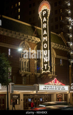 Austin, TX, USA. Nov. 2017. November 2017 treten der Marquee im Paramount Theatre als John McLaughlin und Jimmy Herring im Paramount Theatre in Austin, Texas auf. Kredit: Erik Kabik Photography/Media Punch/Alamy Live News Stockfoto