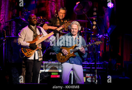 Austin, TX, USA. 30 Nov, 2017. John McLaughlin und die vierte Dimension wie John McLaughlin und Jimmy Herring bei Paramount Theater in Austin, Texas, am 30. November 2017 durchführen. Credit: Erik Kabik Fotografie/Medien Punch/Alamy leben Nachrichten Stockfoto