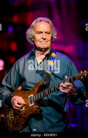 Austin, TX, USA. 30 Nov, 2017. John McLaughlin und die vierte Dimension wie John McLaughlin und Jimmy Herring bei Paramount Theater in Austin, Texas, am 30. November 2017 durchführen. Credit: Erik Kabik Fotografie/Medien Punch/Alamy leben Nachrichten Stockfoto