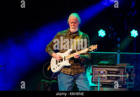 Austin, TX, USA. Nov. 2017. JJimmy Herring tritt am 30. November 2017 als John McLaughlin und Jimmy Herring im Paramount Theatre in Austin, Texas auf. Kredit: Erik Kabik Photography/Media Punch/Alamy Live News Stockfoto