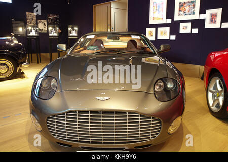 London, UK, 1. Dezember 2017, Top Celebrity Autos auf Anzeige bei Bonhams in London. Autos gehören: Die ex-Sir Paul McCartney 1964 Aston Martin DB 5 Sport Limousine (£ 1.250.000 - 1.500.000 £) und der Ex-Ringo Starr 1966 Austin Mini Cooper S 90,000-120 (£ 000). Es gab auch zwei Bentleys zuvor im Besitz von Sir Elton John: 1959 Bentley S1 Continental Sport Limousine (400,000-500 £ 000) und 1960 Bentley S2 Continental Flying Sports Saloon Sporn (160,000-190 £ 000). Credit: Keith Larby/Alamy leben Nachrichten Stockfoto