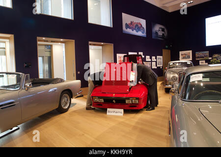 London, UK, 1. Dezember 2017, Top Celebrity Autos auf Anzeige bei Bonhams in London. Autos gehören: Die ex-Sir Paul McCartney 1964 Aston Martin DB 5 Sport Limousine (£ 1.250.000 - 1.500.000 £) und der Ex-Ringo Starr 1966 Austin Mini Cooper S 90,000-120 (£ 000). Es gab auch zwei Bentleys zuvor im Besitz von Sir Elton John: 1959 Bentley S1 Continental Sport Limousine (400,000-500 £ 000) und 1960 Bentley S2 Continental Flying Sports Saloon Sporn (160,000-190 £ 000). Credit: Keith Larby/Alamy leben Nachrichten Stockfoto