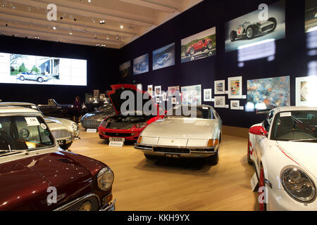 London, UK, 1. Dezember 2017, Top Celebrity Autos auf Anzeige bei Bonhams in London. Autos gehören: Die ex-Sir Paul McCartney 1964 Aston Martin DB 5 Sport Limousine (£ 1.250.000 - 1.500.000 £) und der Ex-Ringo Starr 1966 Austin Mini Cooper S 90,000-120 (£ 000). Es gab auch zwei Bentleys zuvor im Besitz von Sir Elton John: 1959 Bentley S1 Continental Sport Limousine (400,000-500 £ 000) und 1960 Bentley S2 Continental Flying Sports Saloon Sporn (160,000-190 £ 000). Credit: Keith Larby/Alamy leben Nachrichten Stockfoto
