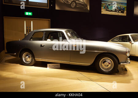 London, UK, 1. Dezember 2017, Top Celebrity Autos auf Anzeige bei Bonhams in London. Autos gehören: Die ex-Sir Paul McCartney 1964 Aston Martin DB 5 Sport Limousine (£ 1.250.000 - 1.500.000 £) und der Ex-Ringo Starr 1966 Austin Mini Cooper S 90,000-120 (£ 000). Es gab auch zwei Bentleys zuvor im Besitz von Sir Elton John: 1959 Bentley S1 Continental Sport Limousine (400,000-500 £ 000) und 1960 Bentley S2 Continental Flying Sports Saloon Sporn (160,000-190 £ 000). Credit: Keith Larby/Alamy leben Nachrichten Stockfoto