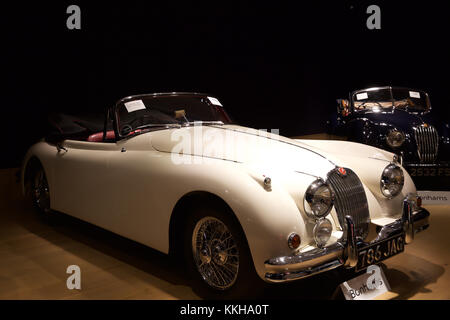 London, UK, 1. Dezember 2017, Top Celebrity Autos auf Anzeige bei Bonhams in London. Autos gehören: Die ex-Sir Paul McCartney 1964 Aston Martin DB 5 Sport Limousine (£ 1.250.000 - 1.500.000 £) und der Ex-Ringo Starr 1966 Austin Mini Cooper S 90,000-120 (£ 000). Es gab auch zwei Bentleys zuvor im Besitz von Sir Elton John: 1959 Bentley S1 Continental Sport Limousine (400,000-500 £ 000) und 1960 Bentley S2 Continental Flying Sports Saloon Sporn (160,000-190 £ 000). Credit: Keith Larby/Alamy leben Nachrichten Stockfoto