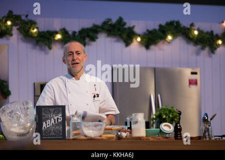 Birmingham, Großbritannien. 01 Dez, 2017. Michel Roux jr in der grossen Küche, Kochen Demo bei der BBC Good Food Show im NEC in Birmingham. Credit: Steven roe/Alamy leben Nachrichten Stockfoto