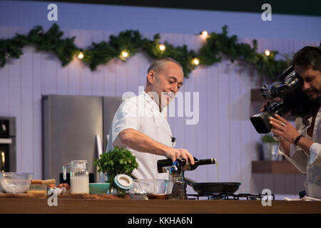 Birmingham, Großbritannien. 01 Dez, 2017. Michel Roux jr in der grossen Küche, Kochen Demo bei der BBC Good Food Show im NEC in Birmingham. Credit: Steven roe/Alamy leben Nachrichten Stockfoto