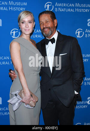 New York, NY, USA. Nov. 2017. Hilary Quinlan, Bryant Gumbel besuchen das American Museum of Natural History's 2017 Museum Gala im American Museum of Natural History in New York 30. November 2017. Credit: Rw/Media Punch/Alamy Live News Stockfoto