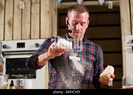 Steven Carter Bailey aus diesen Jahren große britische Küche Backen auf der Bühne im Winter ein Kochen Demo durch den Winter inspiriert. Credit: Steven roe/Alamy leben Nachrichten Stockfoto