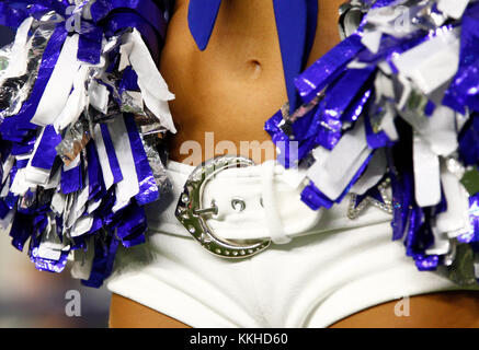 Arlington, Texas, USA. 30 Nov, 2017. Nov. 30 2017. Arlington, Texas. Gurtschloss der Dallas Cowboys Cheerleader wie die Dallas Cowboys besiegten die Washington Redskins 38 bis 14 bei ATT Stadium in Arlington, TX. Credit: Ralph Lauer/ZUMA Draht/Alamy leben Nachrichten Stockfoto