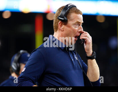 Arlington, Texas, USA. 30 Nov, 2017. Nov. 30 2017. Arlington, Texas. Dallas Cowboys Head Coach Jason Garrett am Rande wie die Dallas Cowboys besiegten die Washington Redskins 38 bis 14 bei ATT Stadium in Arlington, TX. Credit: Ralph Lauer/ZUMA Draht/Alamy leben Nachrichten Stockfoto