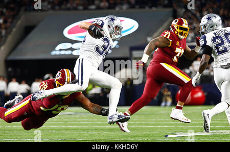 Arlington, Texas, USA. 30 Nov, 2017. Nov. 30 2017. Arlington, Texas. Dallas Cowboys Sicherheit Jeff Heide liefert ein Abfangen wie die Dallas Cowboys besiegten die Washington Redskins 38 bis 14 bei ATT Stadium in Arlington, TX. Credit: Ralph Lauer/ZUMA Draht/Alamy leben Nachrichten Stockfoto