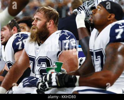 Arlington, Texas, USA. 30 Nov, 2017. Nov. 30 2017. Arlington, Texas. Dallas Cowboys Zentrum Travis Fredrick am Rande wie die Dallas Cowboys besiegten die Washington Redskins 38 bis 14 bei ATT Stadium in Arlington, TX. Credit: Ralph Lauer/ZUMA Draht/Alamy leben Nachrichten Stockfoto