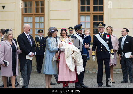 Schloss Drottningholm, Stockholm, Schweden. 1. Dez, 2017. SKH Prinz Gabriel Carl Walther in der drottningholm Kirche heute in einer kalten und schneereichen Stockholm getauft ist. Credit: barbro bergfeldt/alamy leben Nachrichten Stockfoto