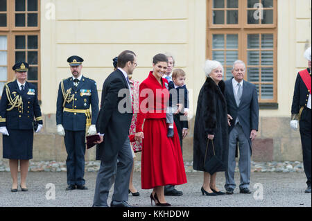 Schloss Drottningholm, Stockholm, Schweden. 1. Dez, 2017. SKH Prinz Gabriel Carl Walther in der drottningholm Kirche heute in einer kalten und schneereichen Stockholm getauft ist. Credit: barbro bergfeldt/alamy leben Nachrichten Stockfoto