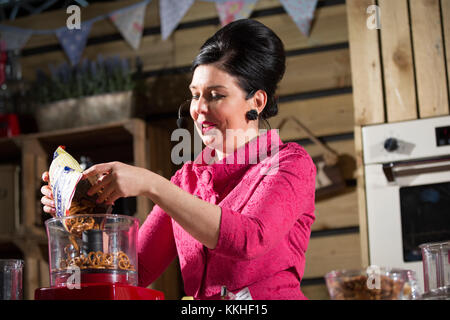 Birmingham, Großbritannien. 1. Dezember, 2017. Sharon Hearne Smith auf der Küche Bühne Winter erstellen zwei Rezepte aus ihren Büchern keinen Koch Kochbuch und keine Backen backen. Credit: Steven roe/Alamy leben Nachrichten Stockfoto