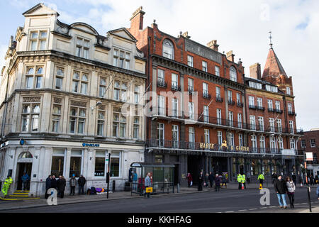 Windsor, Großbritannien. 1. Dez, 2017. Die harte and Garter Hotel. Hotels in Windsor Castle in der Nähe von Windsor bereits verstärkten Handel seit der Ankündigung der Engagement von Prinz Harry und Meghan markle. Credit: Mark kerrison/alamy Leben Nachrichten berichtet haben, Stockfoto