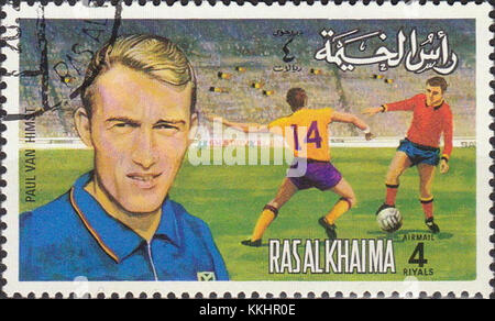 Die Marke von 1972 mit Paul Van Himst, einem bekannten belgischen Fußballspieler, erinnert an seinen Beitrag zum internationalen Fußball. Der Stempel wurde in Ras al-Khaimah ausgestellt und ehrt Van Himsts Errungenschaften in diesem Sport, um sein Vermächtnis in der weltweiten Fußballgemeinschaft zu feiern. Stockfoto