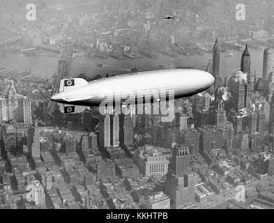 Die Hindenburg war ein deutsches Passagier-Luftschiff, das 1937 bei dem Versuch abstürzte, in Lakehurst, New Jersey zu landen. Es wurde ursprünglich fotografiert, als es vor der Katastrophe über New York flog. Stockfoto