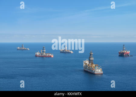 Bohrplattform, offshore bohren Schiffe, ocean Antenne Stockfoto