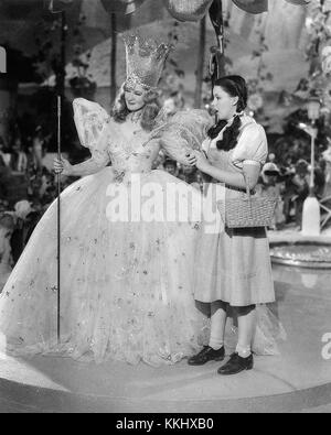 Billie Burke und Judy Garland der Zauberer von Oz (1939) Stockfoto