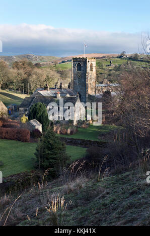 Den Erzengel Michael Kirche, Kirkby Malham Dorf, North Yorkshire, Großbritannien Stockfoto