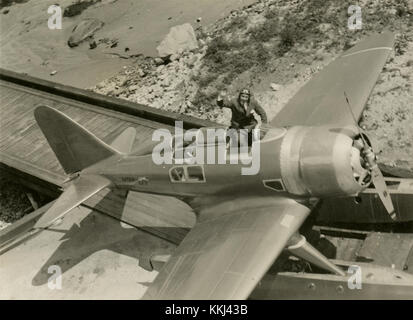 Luftaufnahme aus den 1930er Jahren mit Major Alexander Nikolaievich Prokofjew de Seversky im Cockpit eines Seversky SEV-3M-WW Doppeldeckers, mit sichtbarem Wright Whirlwind-Triebwerk. Stockfoto