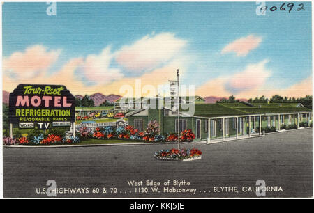 Das Tour-Rest Motel, das sich wahrscheinlich in den Vereinigten Staaten befindet, ist ein amerikanisches Motel aus der Mitte des 20. Jahrhunderts mit typischen Merkmalen wie Schildern und Unterkünften am Straßenrand, die für Reisende konzipiert sind. Stockfoto