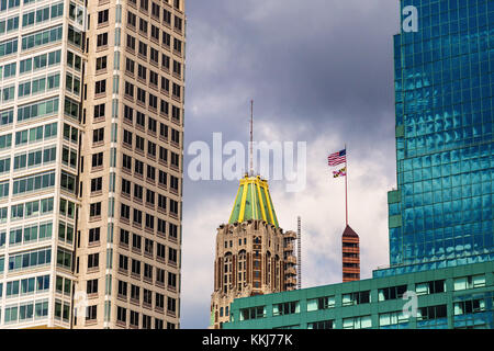 Baltimore Skyline mit oben auf der Bank von Amerika Gebäude und William Donald Schaefer Gebäude im Zentrum gesehen Stockfoto