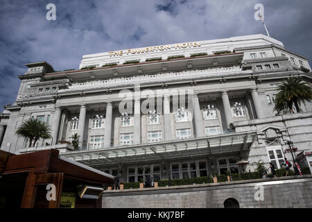 Das Fullerton Hotel von außen in der Marina Bay, Singapore Stockfoto