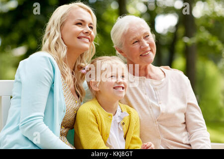 Frau mit Tochter und Mutter im Park Stockfoto