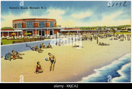 Easton's Beach in Newport, Rhode Island, ist ein beliebtes Küstenziel, das für seine landschaftliche Schönheit und seine Freizeitaktivitäten bekannt ist und sowohl Einheimische als auch Touristen anzieht. Stockfoto