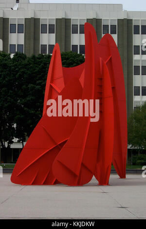 La Grande Vitesse, fertiggestellt 1969, ist eine prominente Skulptur von Alexander Calder in Grand Rapids, Michigan, die für ihr großformatiges, abstraktes Design bekannt ist. Stockfoto