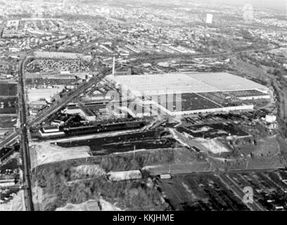 Das Mack Trucks Plant 5C von 1945 in den Vereinigten Staaten ist eine berühmte Fabrik, die für die Herstellung von Militärfahrzeugen während des Zweiten Weltkriegs bekannt ist. Es spielte eine entscheidende Rolle bei den Kriegsanstrengungen und stellte LKW und andere Fahrzeuge für die Alliierten her. Stockfoto