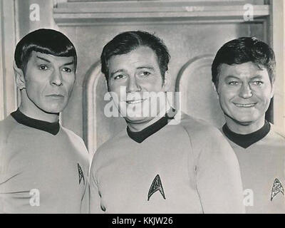 Ein zugeschnittenes Bild aus der Star Trek-Serie von 1969 mit Leonard Nimoy, William Shatner und de Forest Kelley als Spock, Captain Kirk und Dr. McCoy. Stockfoto