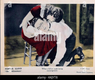 Lobby Card Nummer 4 aus dem Film „The Freshman“ aus dem Jahr 1925 mit Harold Lloyd als College-Student, der populär werden möchte, und zeigt eine komödiantische Szene. Stockfoto