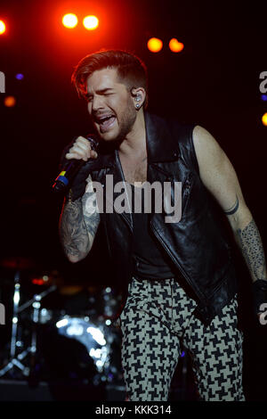 Boca Raton, FL - Dezember 12: Adam Lambert führt während der 97,9 kein Schnee ball Konzert in der mizner Park Amphitheater am 12 Dezember, 2015 in Boca Raton, Florida. Menschen: Adam Lambert Stockfoto