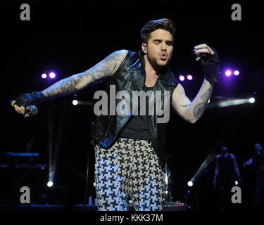 Boca Raton, FL - Dezember 12: Adam Lambert führt während der 97,9 kein Schnee ball Konzert in der mizner Park Amphitheater am 12 Dezember, 2015 in Boca Raton, Florida. Menschen: Adam Lambert Stockfoto