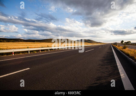 Autobahn in der chinesischen Provinz Innere Mongolei Stockfoto