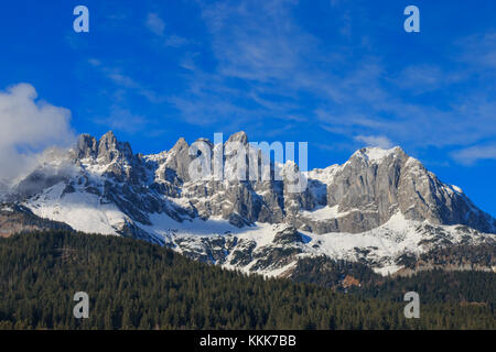 Wunderschöne Gebirgskette (Kaiserberge) am Wilden Kaiser in Tirol, Österreich Stockfoto