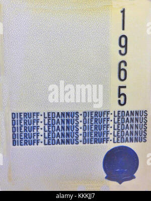 Das Jahrbuch 1965 der Louis E. Dieruff High School in Allentown, PA, erfasst die Schulgemeinschaft und die Schüler dieser Zeit. Sie spiegelt die Geschichte der schoolâ und ihre Rolle in der lokalen Bildung wider. Stockfoto