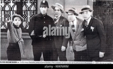 Astor Piazzolla, ein argentinischer Komponist und bandoneón-Spieler, ist mit dem legendären Tangosänger Carlos Gardel vertreten. Zusammen sind sie legendäre Figuren in der Welt der argentinischen Musik. Stockfoto