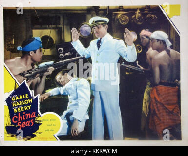 Die Lobby-Karte für den Film *China Seas* zeigt eine dramatische Szene aus dem Film, die mit Stars besetzte Besetzung und intensiver Handlung zeigt. Der Film spielt in der maritimen Welt und beleuchtet Abenteuer und Spannung auf hoher See. Stockfoto