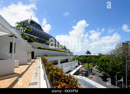 Blick von der Dachterrasse des Cairns Zoom und Wildlife Dome auf der Oberseite des Reef Hotel Casino, Cairns, Far North Queensland, FNQ, QLD, Australien Stockfoto