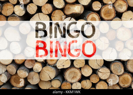 Konzeptionelle Ankündigung Text Inspiration zeigt Bingo Business Konzept für die Schrift Glücksspiel zum Gewinn Preis Erfolg geschrieben auf hölzernem Backgrou Stockfoto